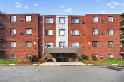 800 Governors Dr #6 1