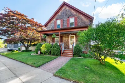 1984 Robeson St 1