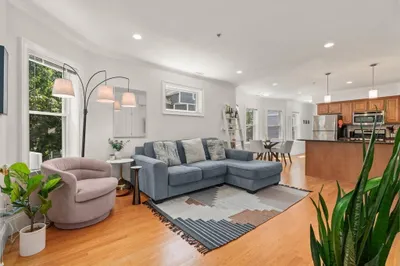 17 Robbins Street #2-2 1