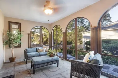 10 Hillcrest Parkway 1
