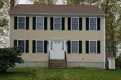 105 Metacomet Ave 1