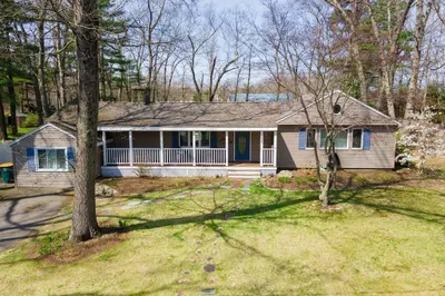 324 Colonel Hunt Dr