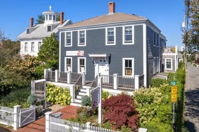 162 Commercial Street 1