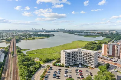 133 Commander Shea Blvd #111 1