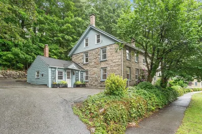 18 River St #18