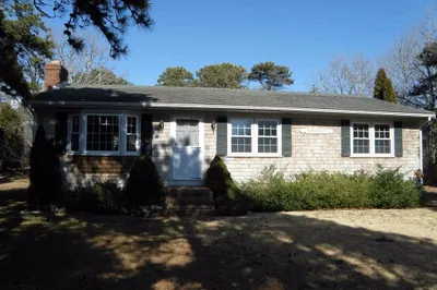 37 Knoll Dr