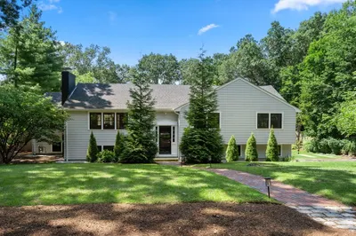 39 Bradyll Road 1