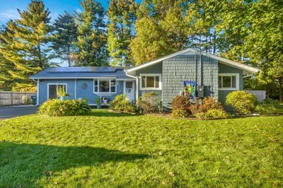 32 Lindsay Rd 1