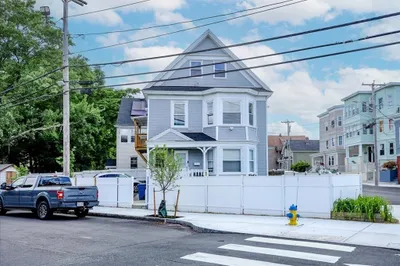 76 Newton St 1