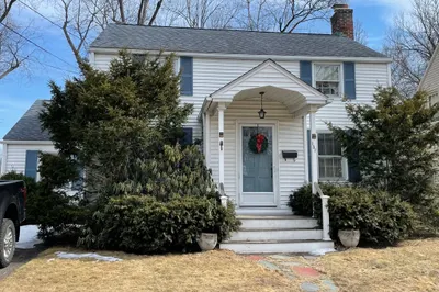 157 Gillette Avenue