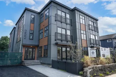 252 Main St #101 1