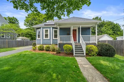 458 Pleasant St 1