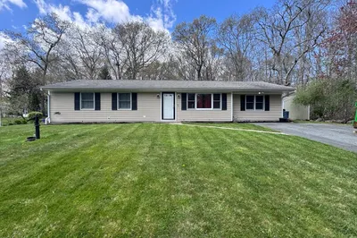 16 Mohawk Dr