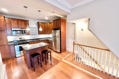 317 W 4th St #1