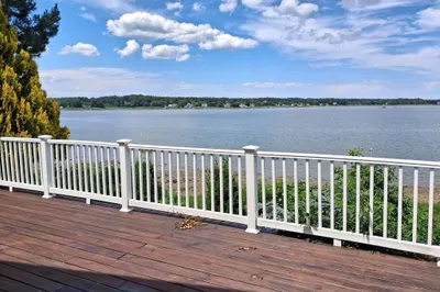 18 Shore Dr 1