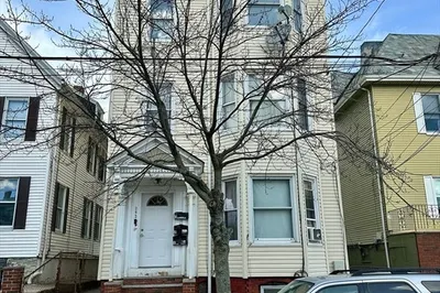 252 East Eagle Street 1