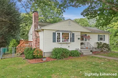 27 Old Meetinghouse Road 1