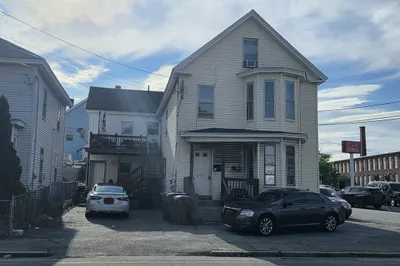 375 Chelmsford St 1
