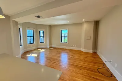 3 Bartlett St #1