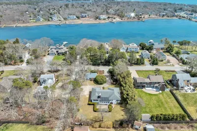 435 Acapesket Road 1