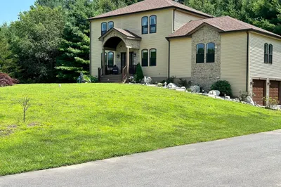 2 Mary Joe Rd