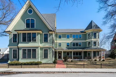 16 Everett Street #202
