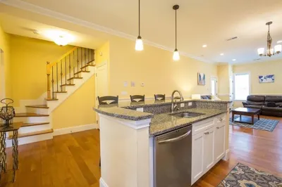 8 Gates St #1