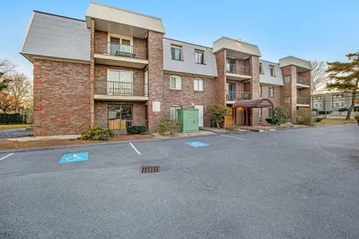 15 Oak Neck Rd #11 1