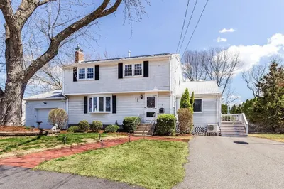71 Pond Ln