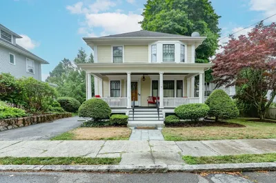 15 Larcom Ave