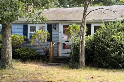 16 Lake Road East Rd