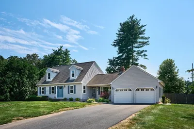 8 Hemlock Dr