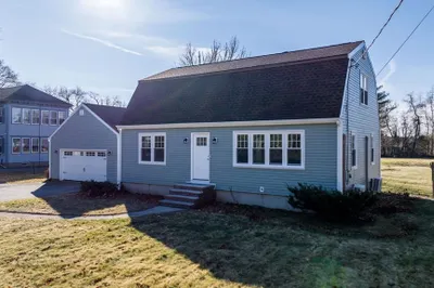 1207 Main St