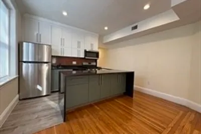 73 Thatcher St #201 1