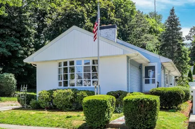 22 Theresa Rd
