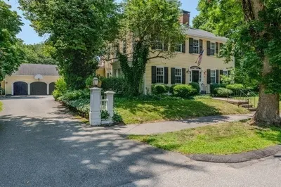 49 Salem St 1