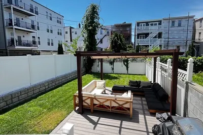 229 Maverick St #1