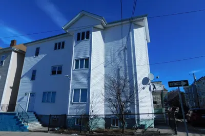318 William St