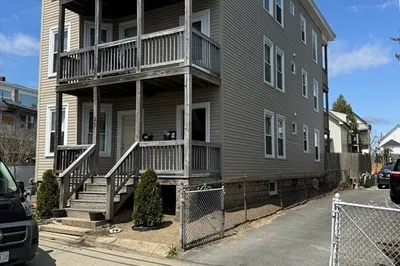 20 Houghton Street #3