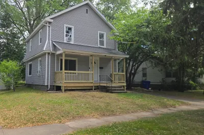 49 Corona St 1