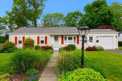 62 Longwood Rd 1