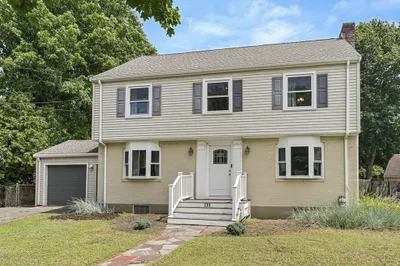 211 Lynn Fells Pkwy