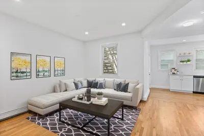 162 E St #2