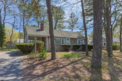19 Hickory Ln