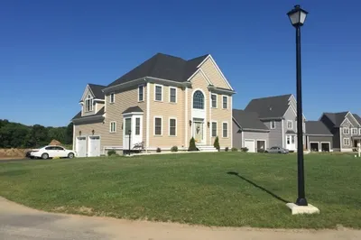 30 Nicholas Dr 1