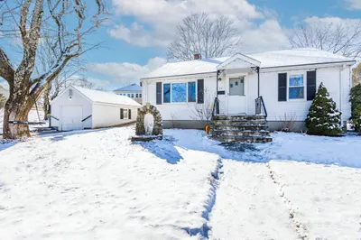 32 Landry St 1