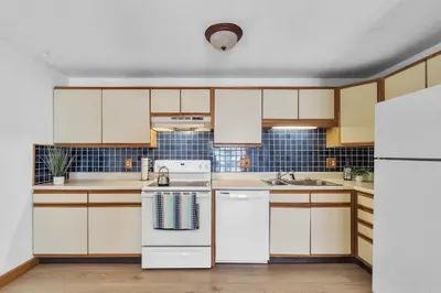 41 W Summit St #61