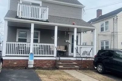 18 Lawn Ave
