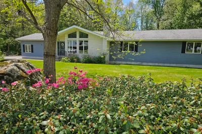 80 Elizabeth Dr 1