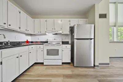 24 Cobblestone Ln #405 1